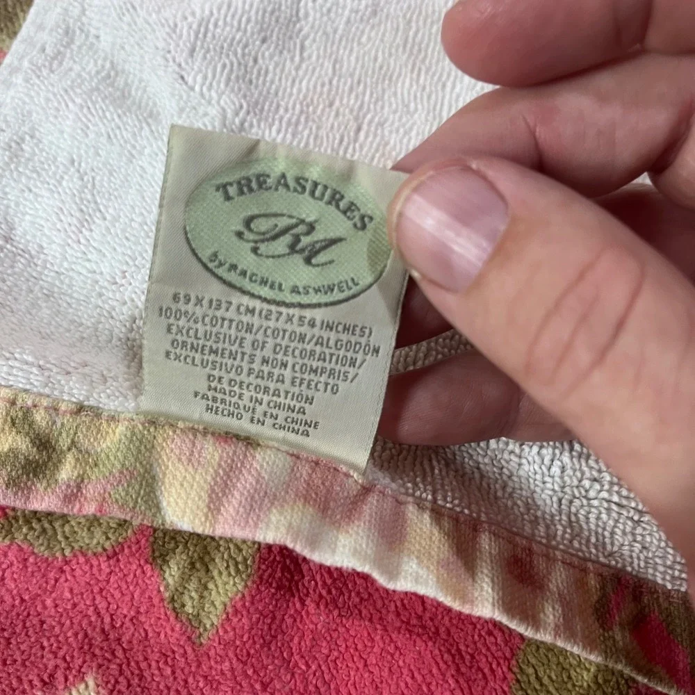 Treasures by Rachel Ashwell Bath Towel Pink White Floral Rose Vtg Shabby Chic